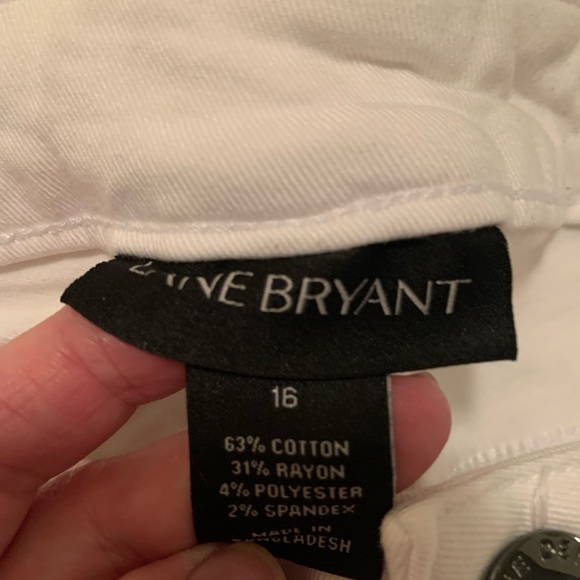 Lane Bryant Skinny Pedal/Capri Jeans. Never been worn. Size 16 Solid White - Picture 4 of 6